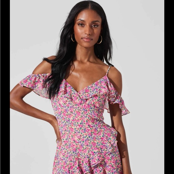 Astr Dresses & Skirts - ASTR Pemberly Dress